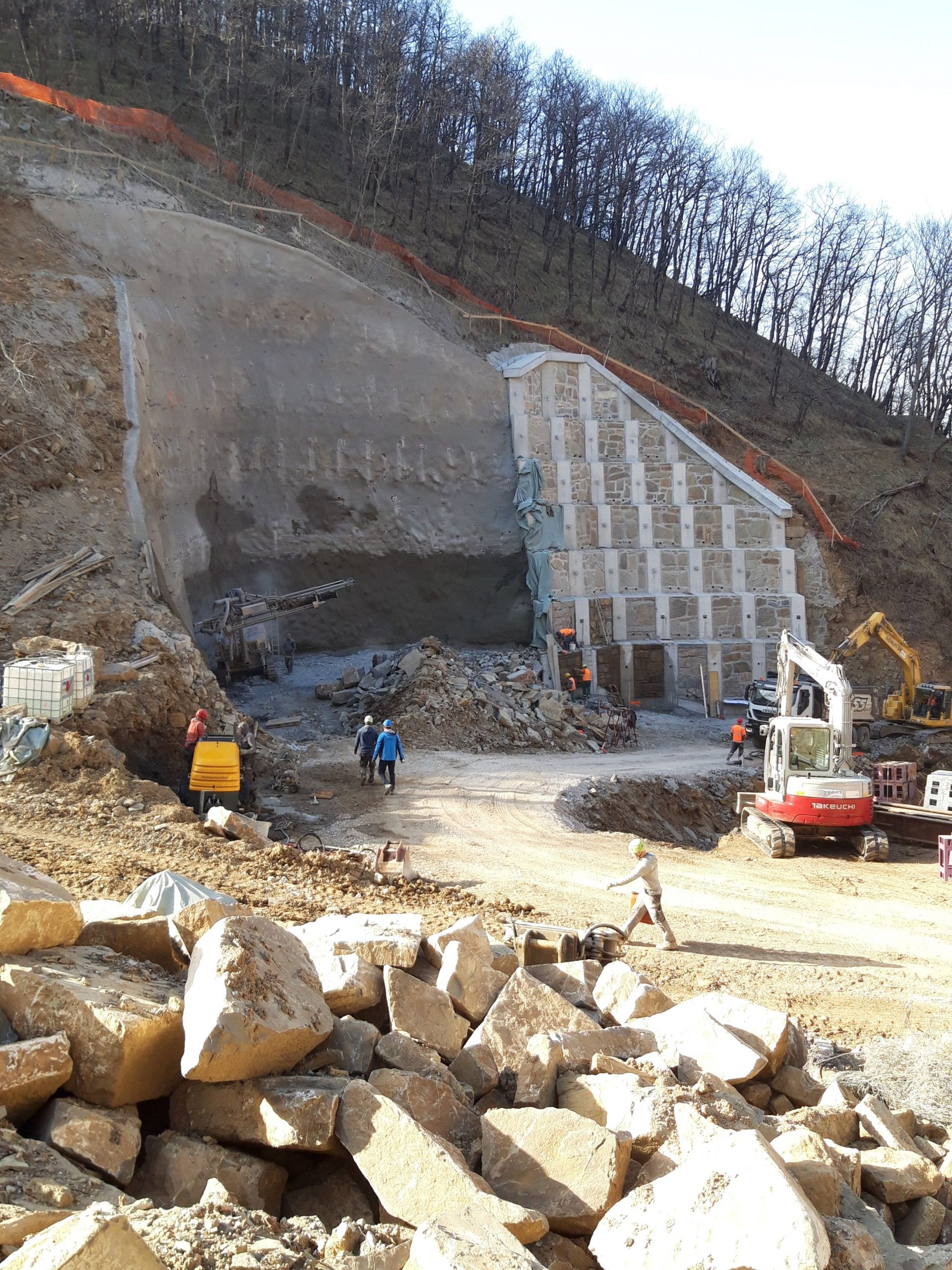 Gradbena mehanizacija Takeuchi na delovišču